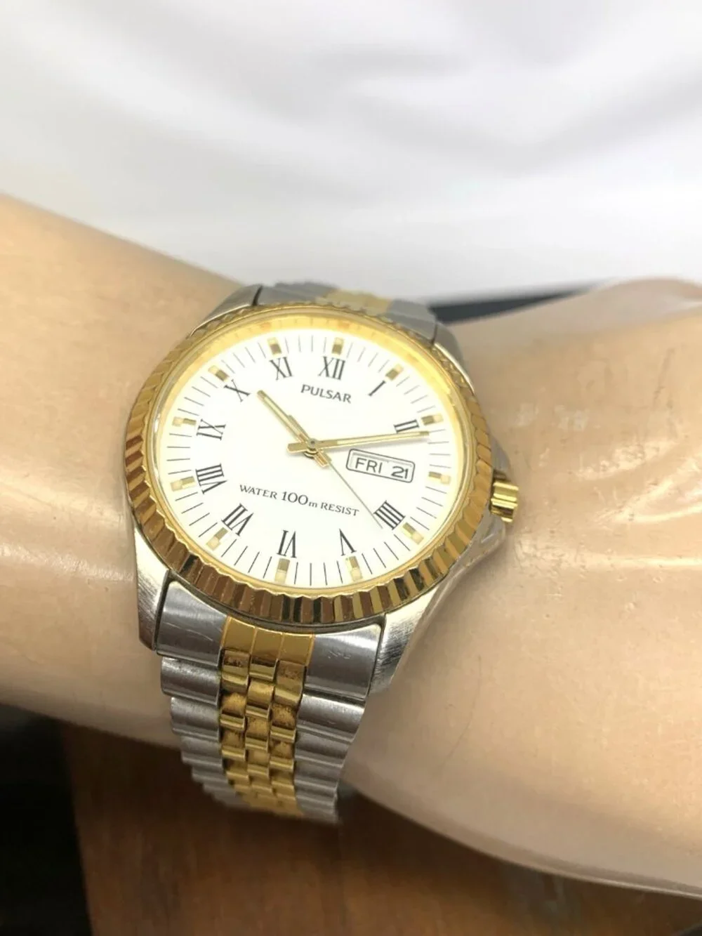 Pulsar Men's Watch V733-0A00 Vintage Quartz White Dial Day Date Two Tone Steel